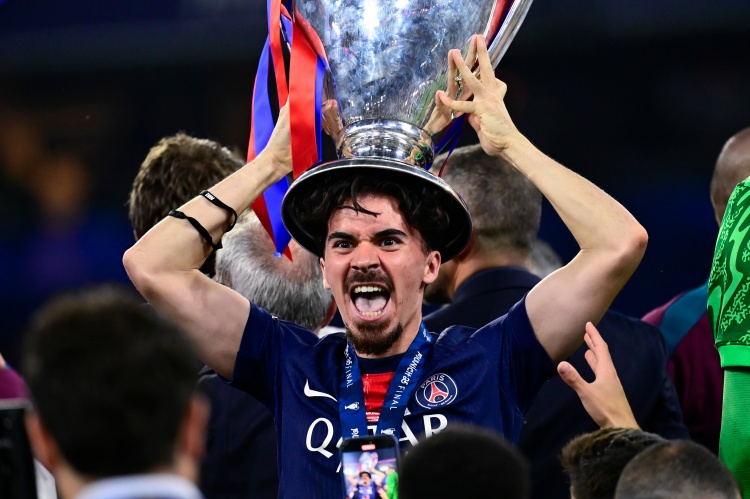 星空体育平台-维蒂尼亚：现不考虑去皇马或沙特 佩德里、内维斯、B费前三我第四