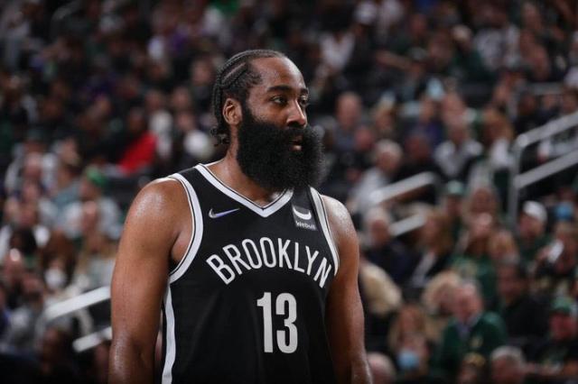 星空官网-篮网低迷症结在哈登！场均3罚18分 真被新规削弱？