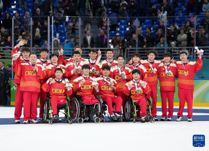 星空投注-冬残奥会——残奥冰球：中国队夺得季军|捷克队|科尔|铜牌|米兰-科尔蒂纳冬残奥会残奥冰球铜牌赛|AC米兰_新浪体育_新浪新闻
